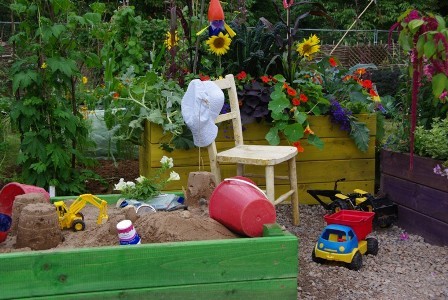 kącik zabaw dla dzieci w ogródku 